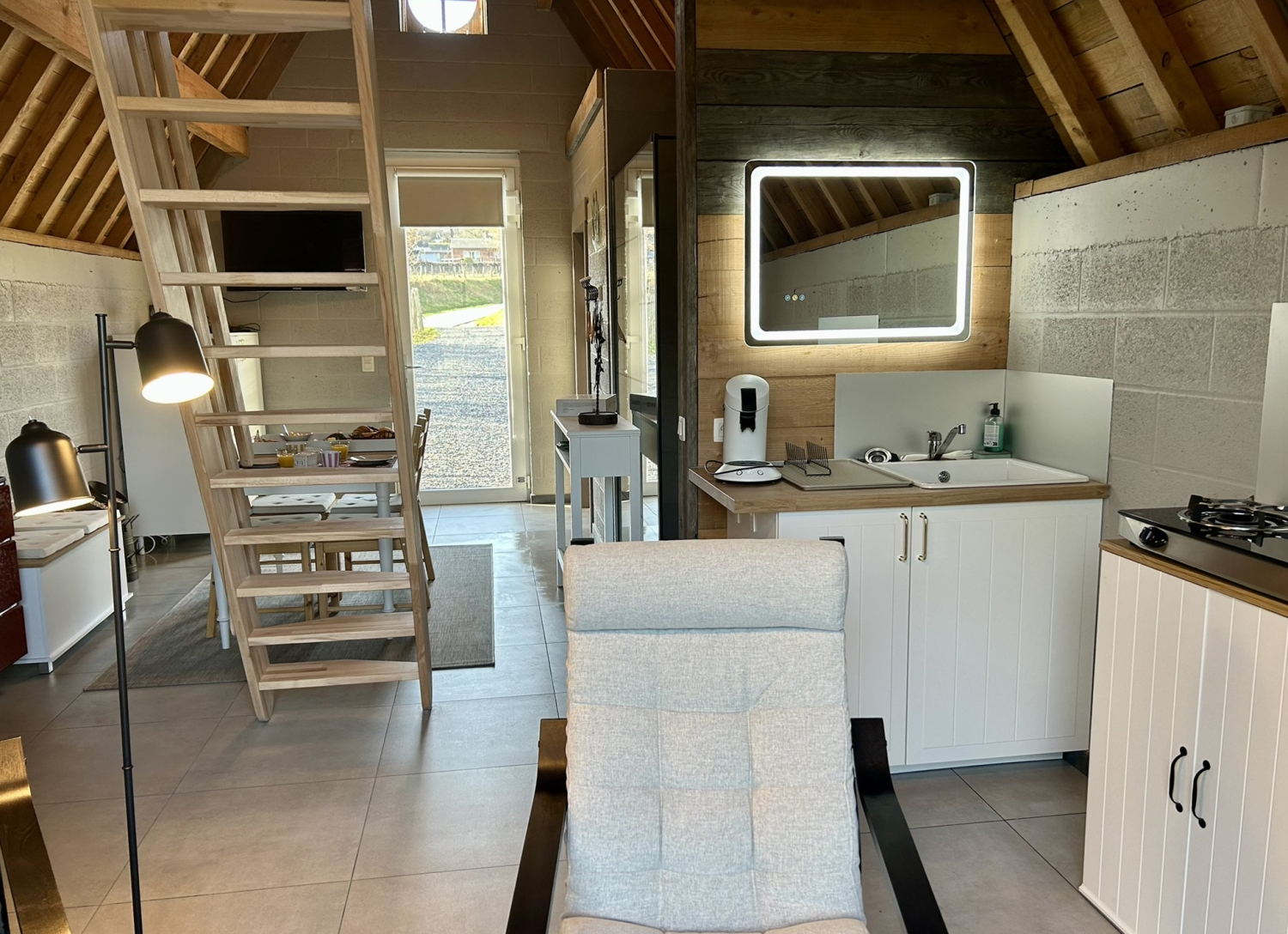 Quel est l’équipement de l’intérieur de la Cabane ?
