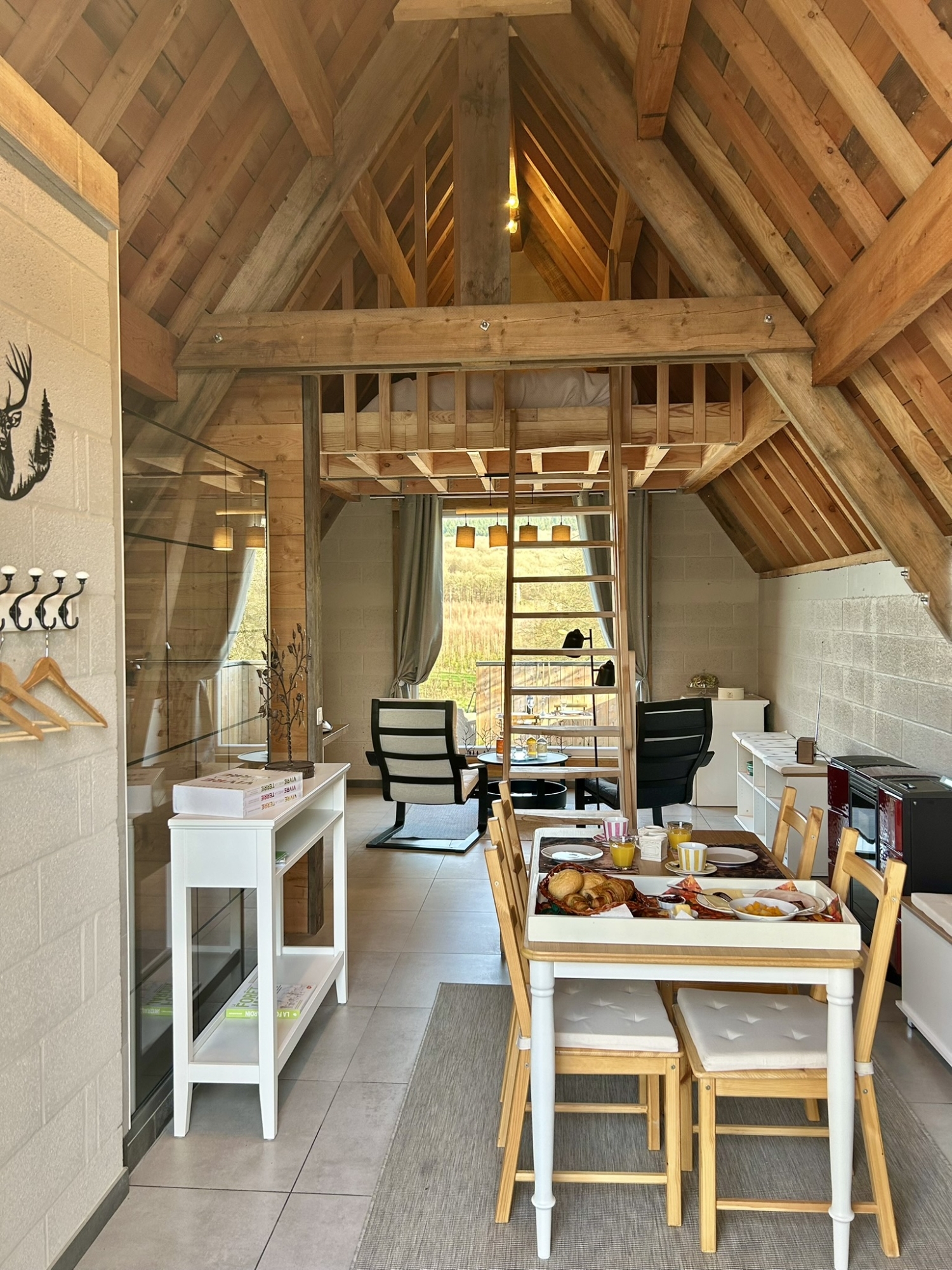 Quel est l’équipement de l’intérieur de la Cabane ?